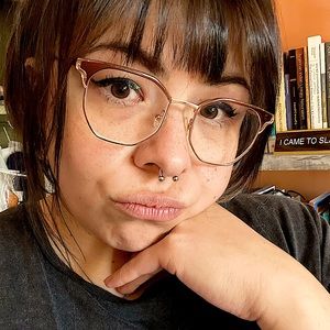 Meet your Posher, Caitlin